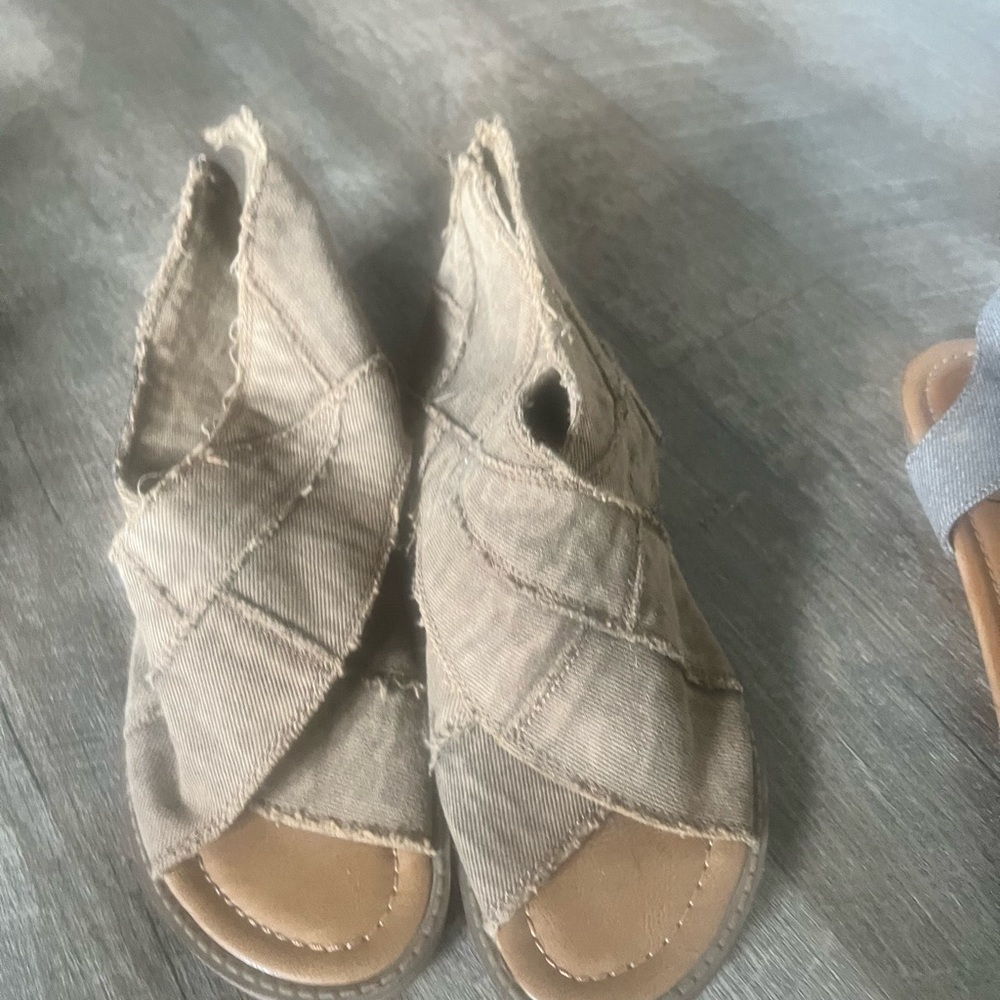 Sandals never worn